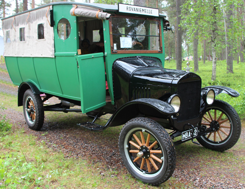 Ford TT 1925 ( Arvo Hiukka )  Muokattu osasuurennos Kari Pynnän kuvasta.